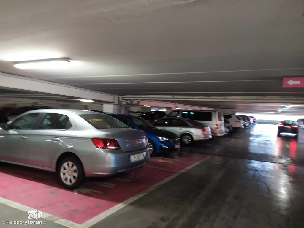 Utrudnienia na parkingu przed CH Plaza