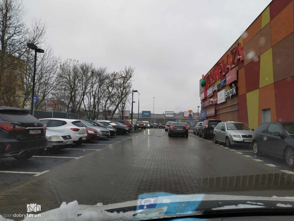 Utrudnienia na parkingu przed CH Plaza