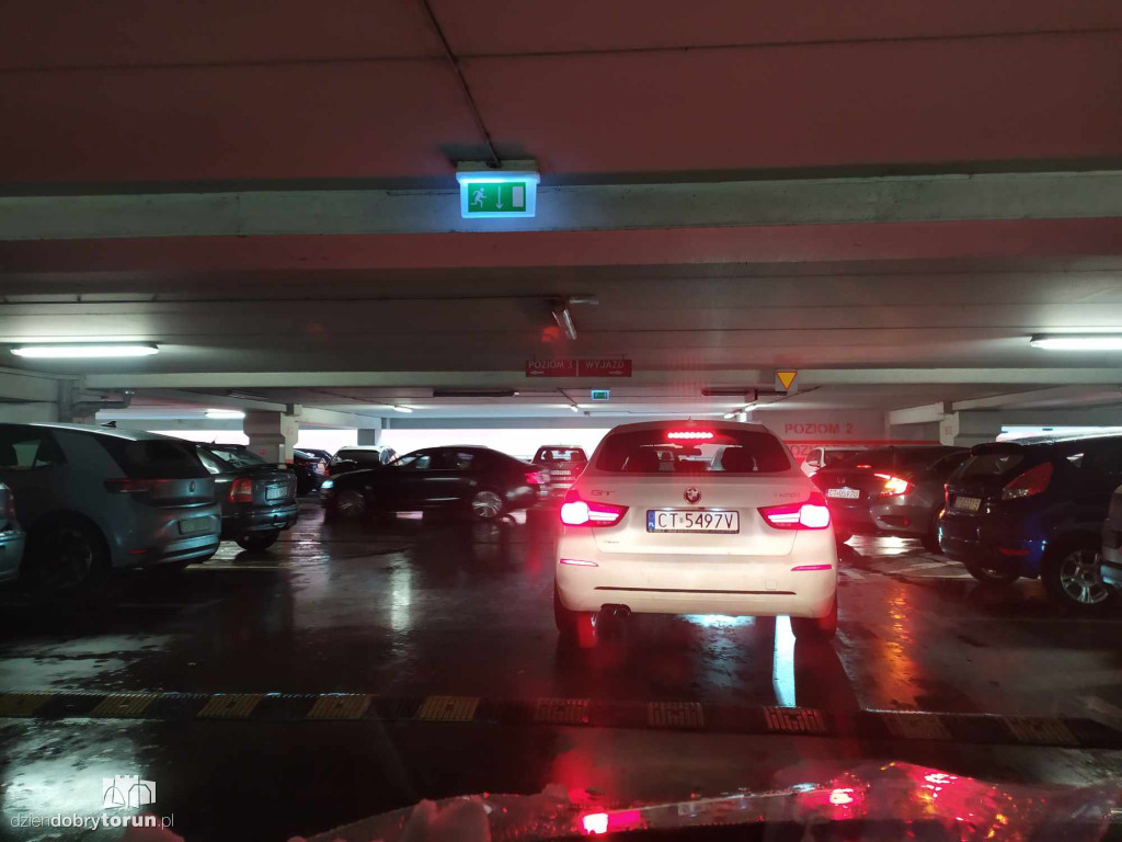 Utrudnienia na parkingu przed CH Plaza