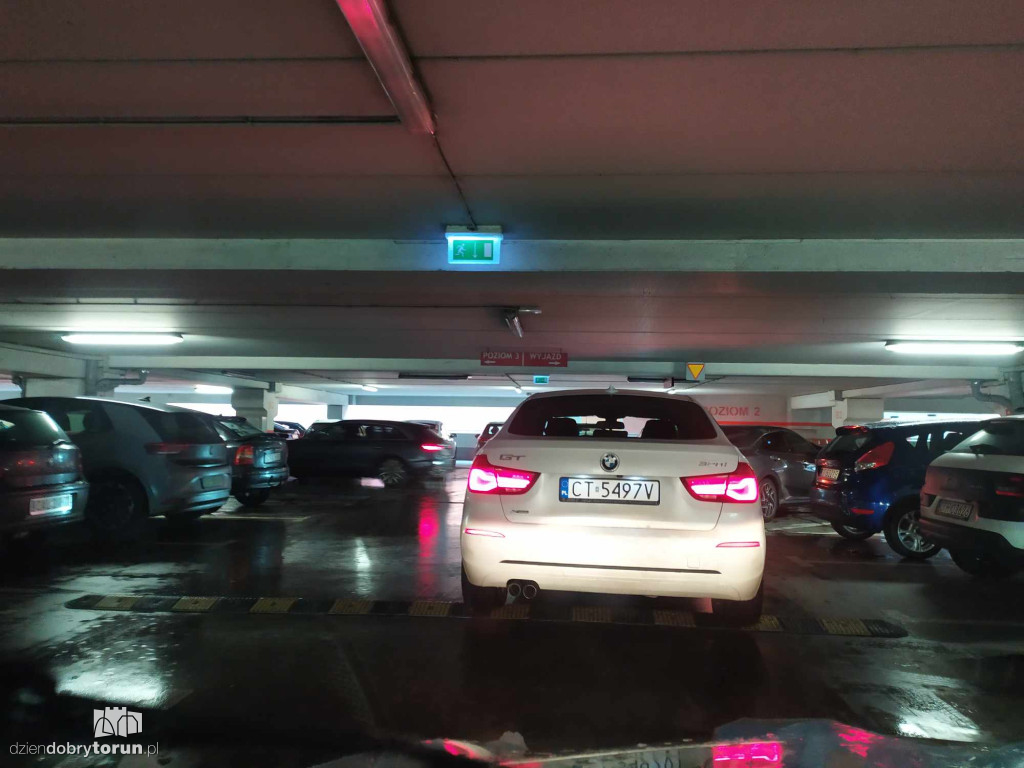 Utrudnienia na parkingu przed CH Plaza