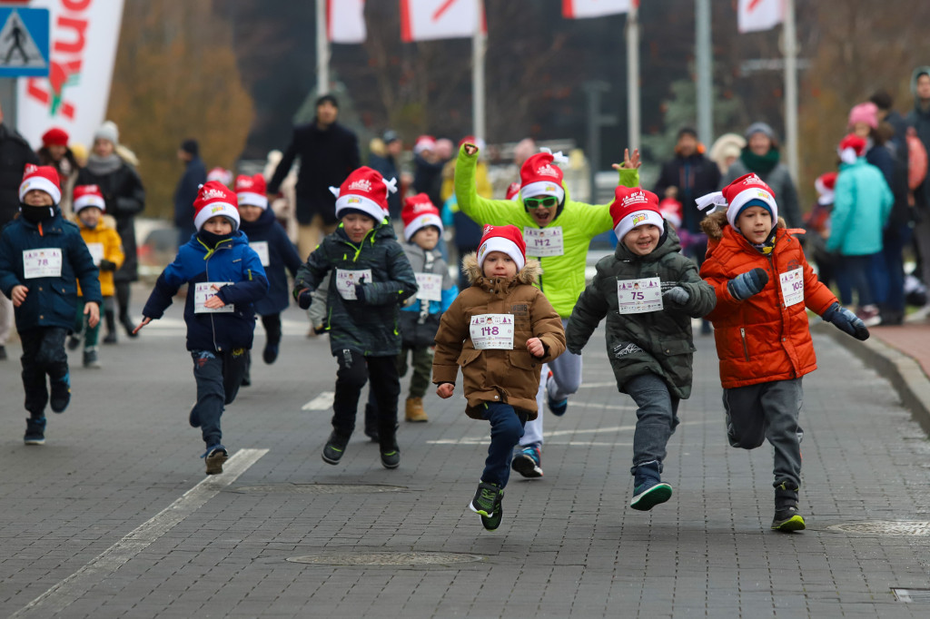 Festiwal Biegów Świętych Mikołajów dla dzieci