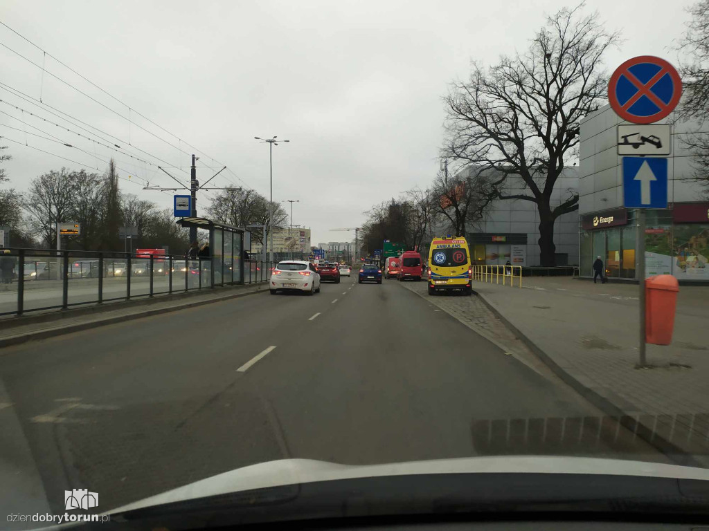 Zderzenie tramwaju z karetką