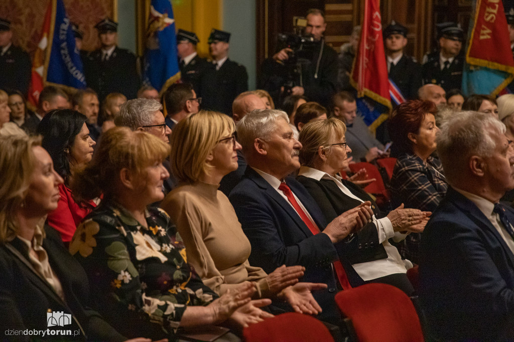 Przekazanie sztandaru dla Powiatu Toruńskiego