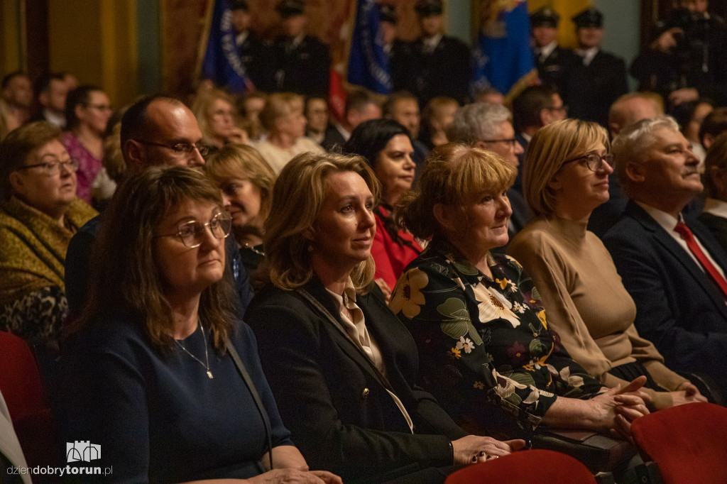 Przekazanie sztandaru dla Powiatu Toruńskiego