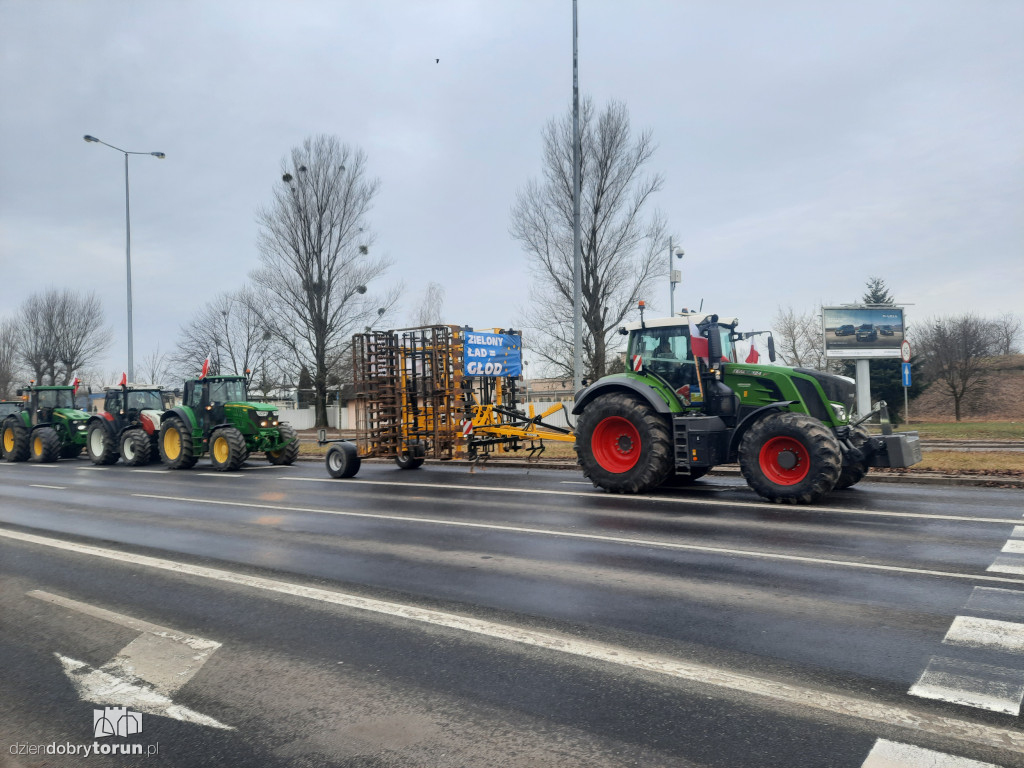 Protest rolników w Toruniu na zbiegu DK10 i DK15