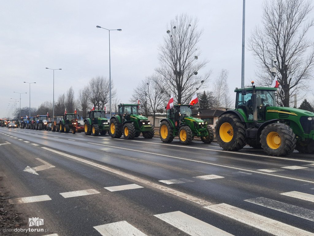 Protest rolników w Toruniu na zbiegu DK10 i DK15