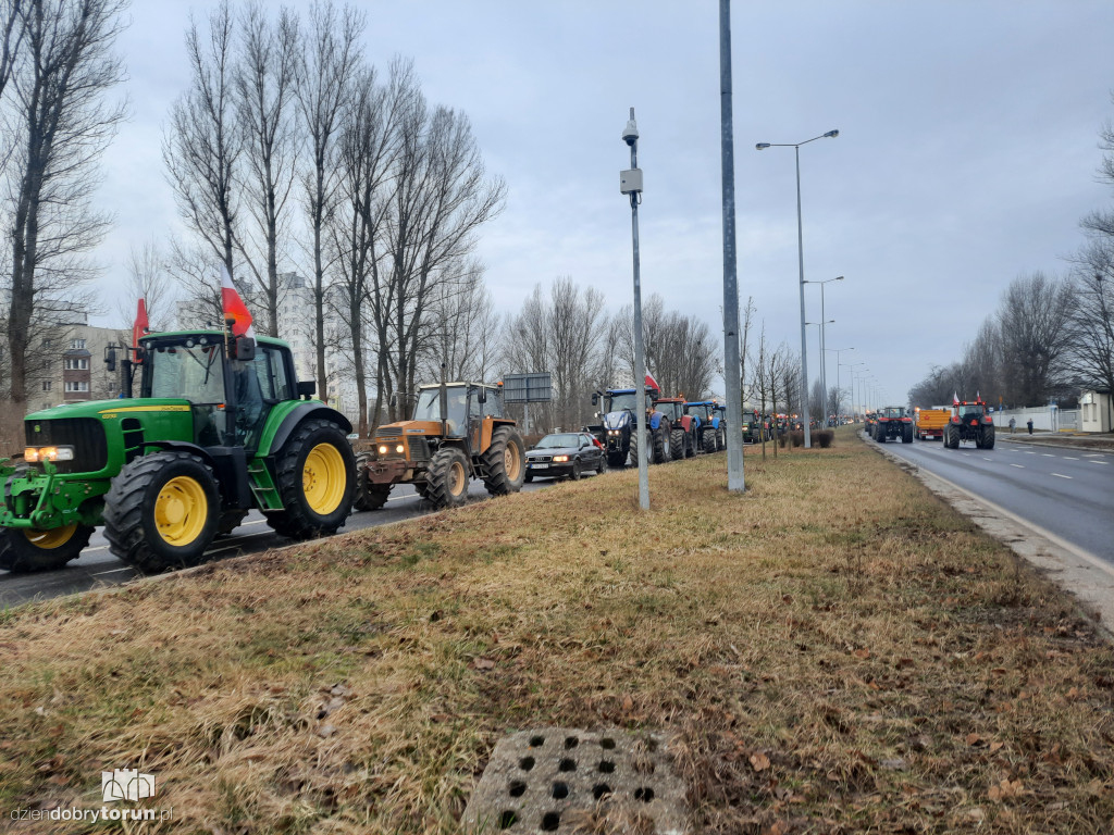 Protest rolników w Toruniu na zbiegu DK10 i DK15