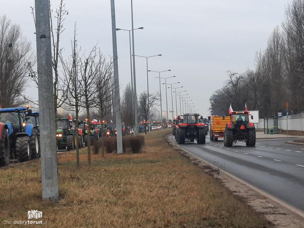 Protest rolników w Toruniu na zbiegu DK10 i DK15