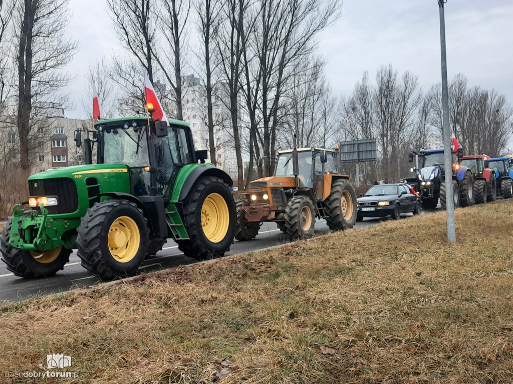 Protest rolników w Toruniu na zbiegu DK10 i DK15