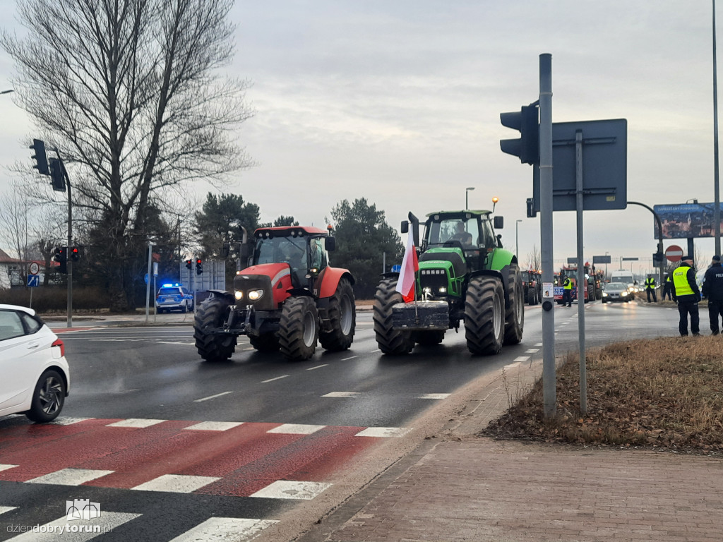 Protest rolników w Toruniu na zbiegu DK10 i DK15
