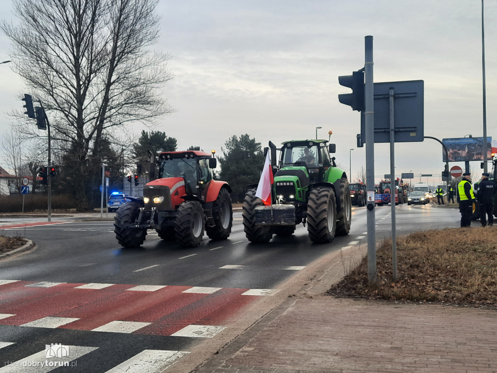 Protest rolników w Toruniu na zbiegu DK10 i DK15