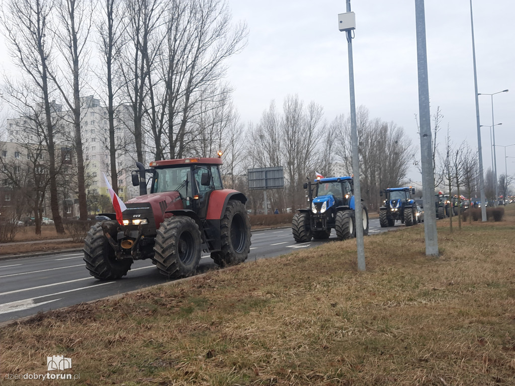 Protest rolników w Toruniu na zbiegu DK10 i DK15