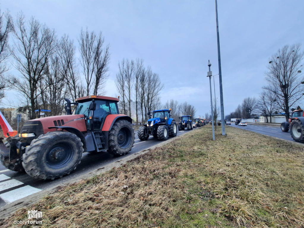 Protest rolników w Toruniu na zbiegu DK10 i DK15