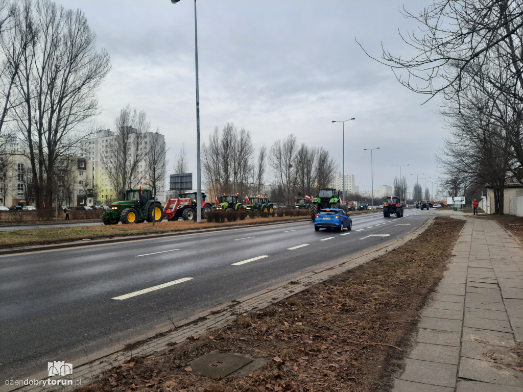 Protest rolników w Toruniu na zbiegu DK10 i DK15