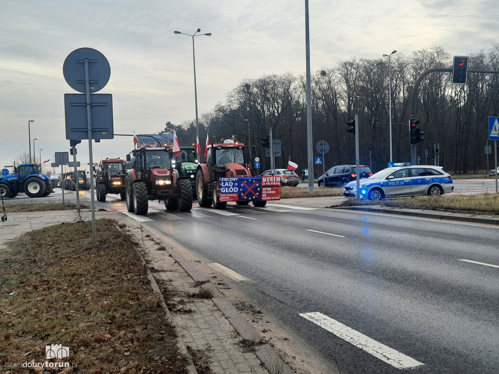 Protest rolników w Toruniu na zbiegu DK10 i DK15