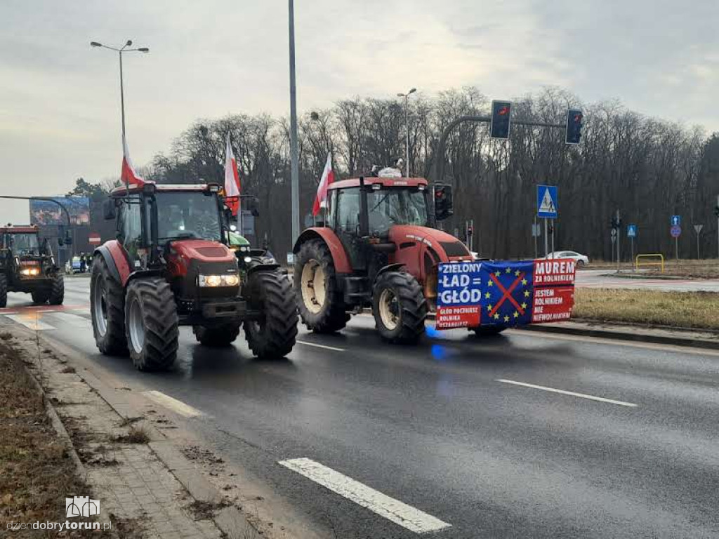 Protest rolników w Toruniu na zbiegu DK10 i DK15