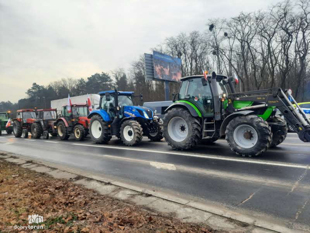 Protest rolników w Toruniu na zbiegu DK10 i DK15