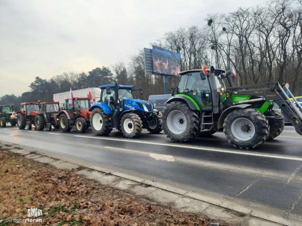 Protest rolników w Toruniu na zbiegu DK10 i DK15