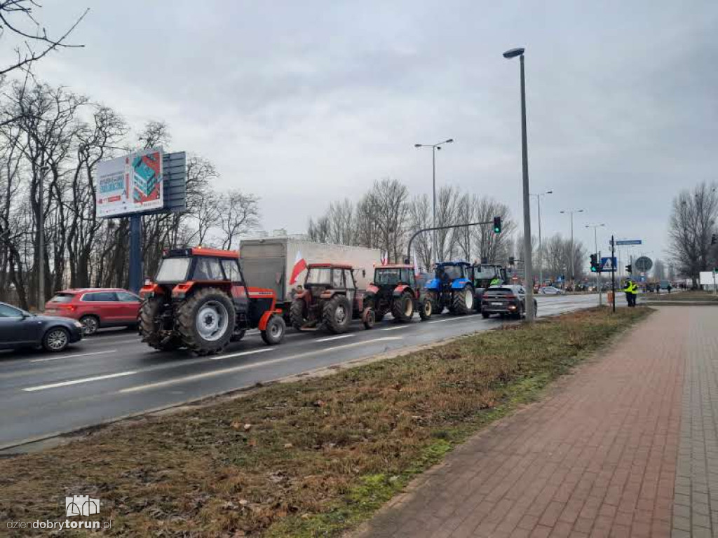 Protest rolników w Toruniu na zbiegu DK10 i DK15
