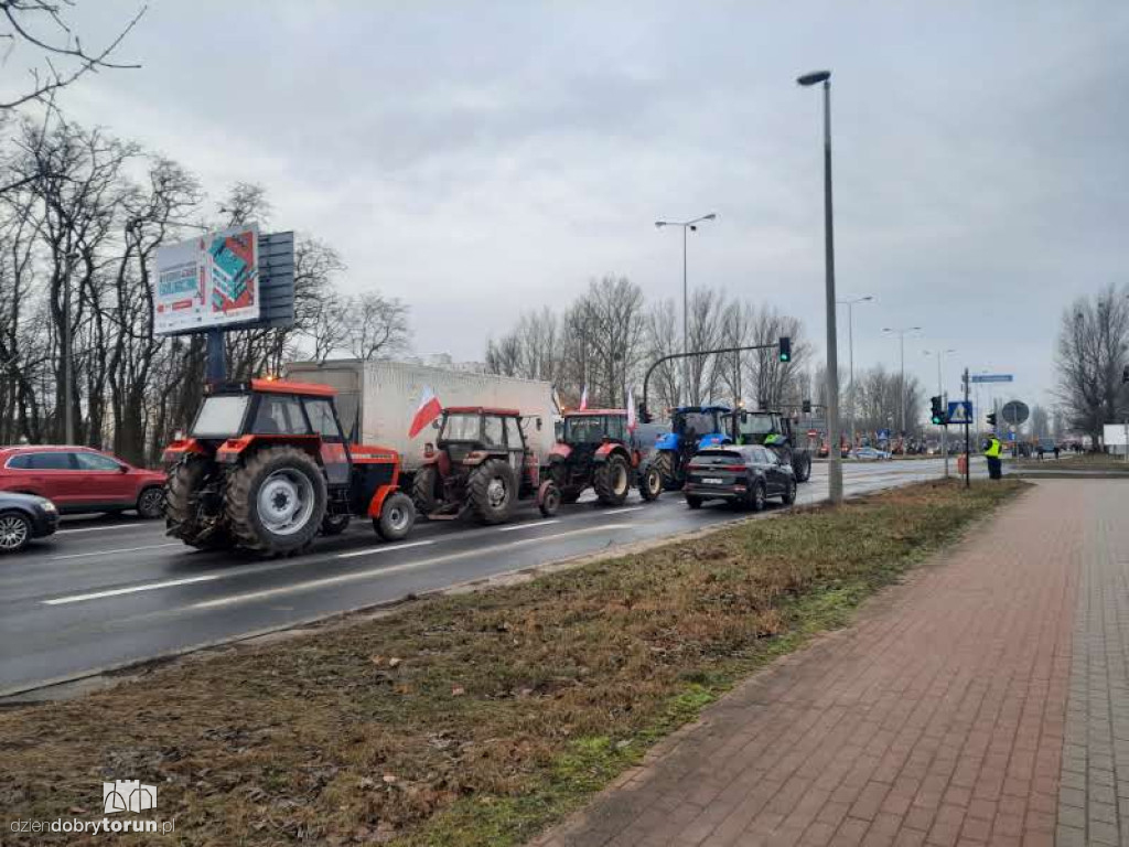 Protest rolników w Toruniu na zbiegu DK10 i DK15