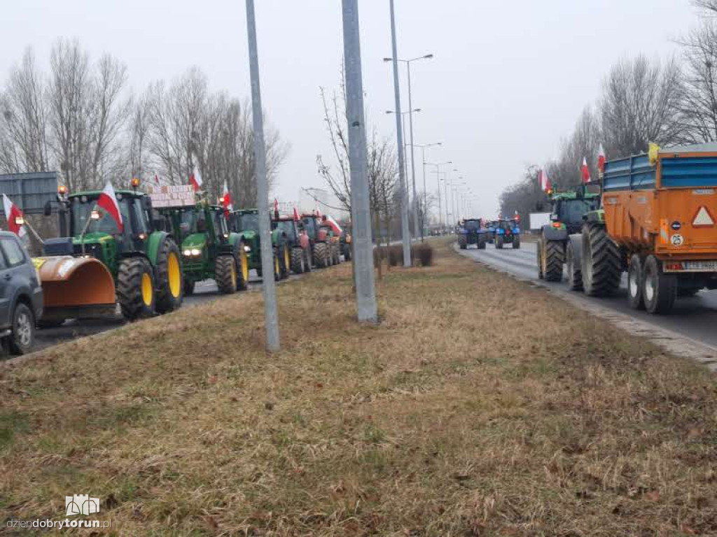 Protest rolników w Toruniu na zbiegu DK10 i DK15