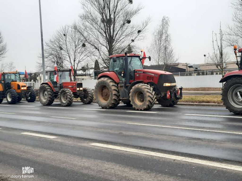 Protest rolników w Toruniu na zbiegu DK10 i DK15