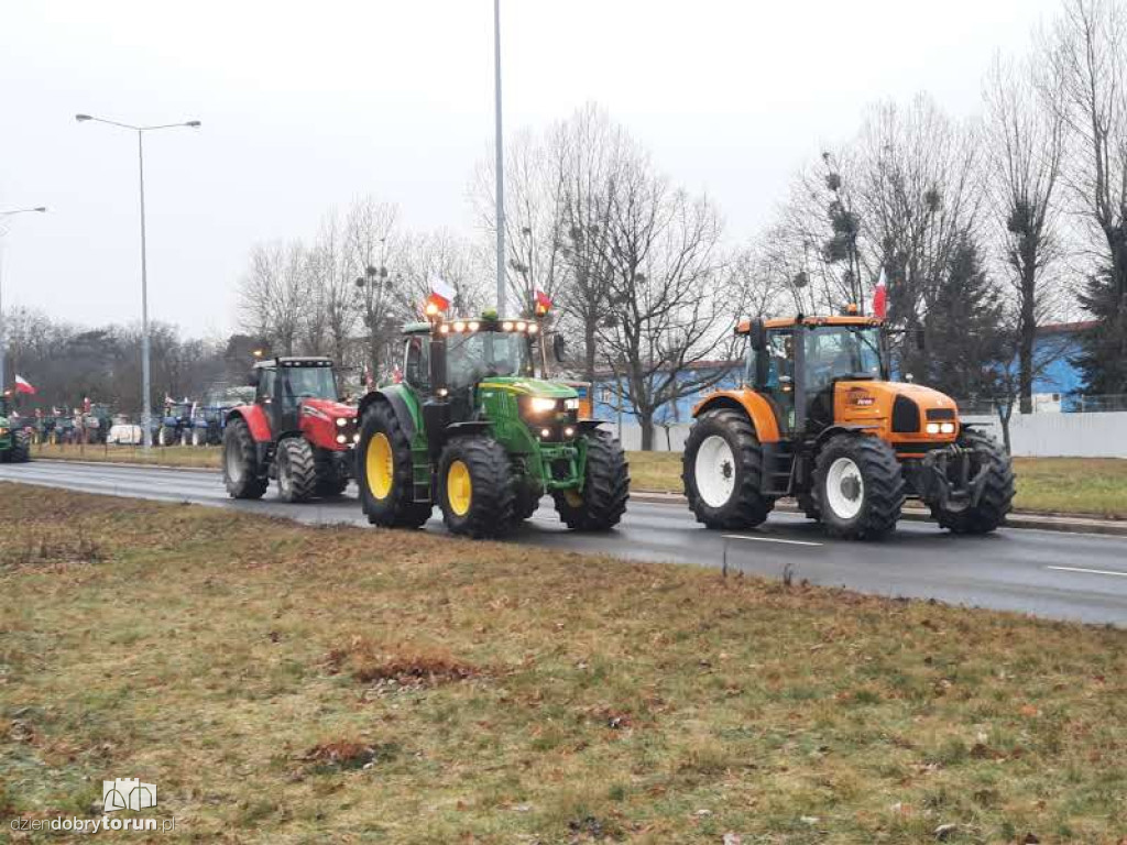 Protest rolników w Toruniu na zbiegu DK10 i DK15