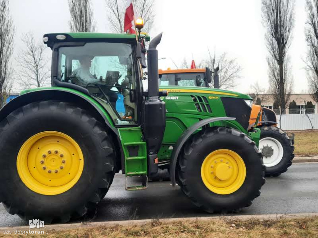 Protest rolników w Toruniu na zbiegu DK10 i DK15