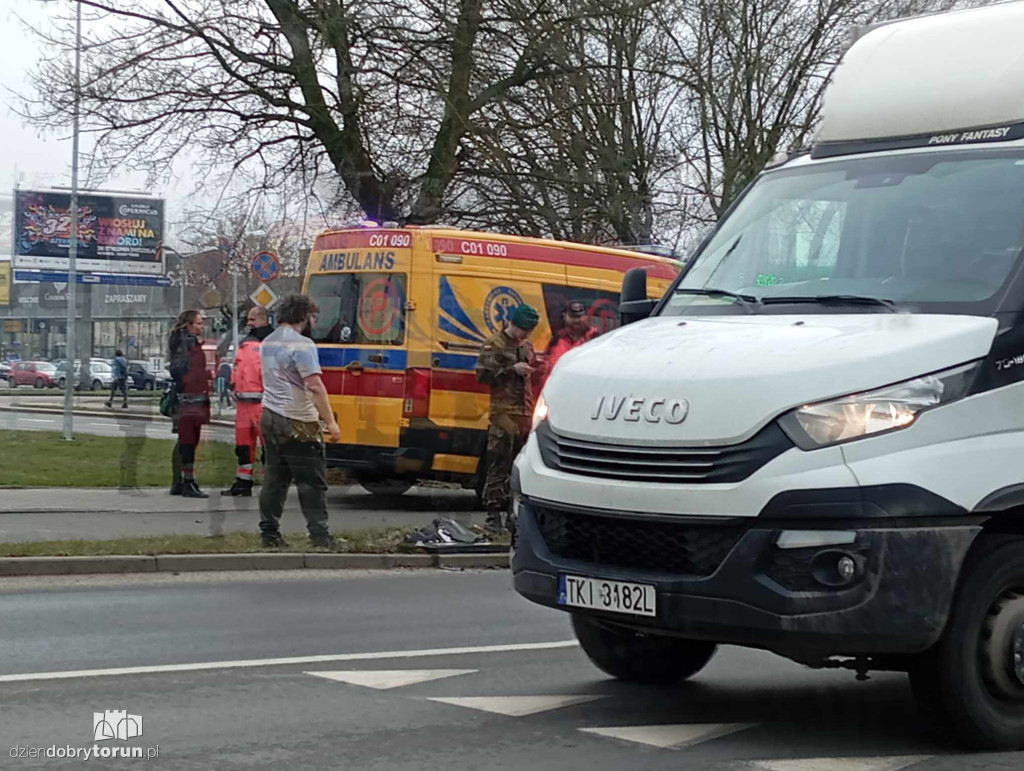 Zderzenie dwóch aut na Broniewskiego w Toruniu