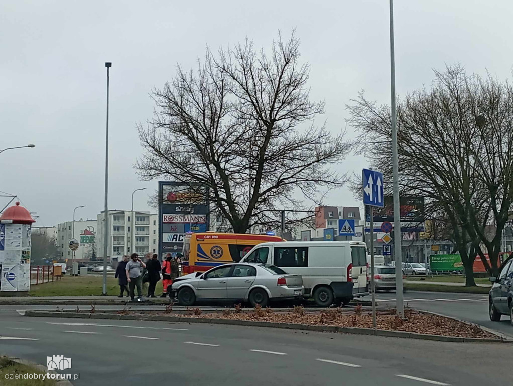 Zderzenie dwóch aut na Broniewskiego w Toruniu