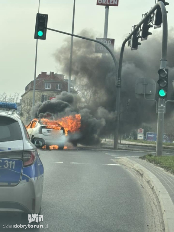 Pożar samochodu przy nowym moście