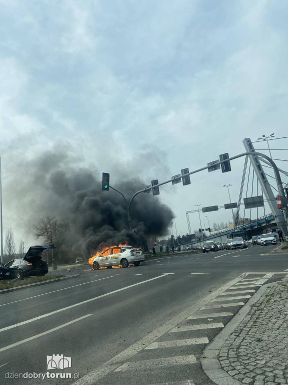 Pożar samochodu przy nowym moście