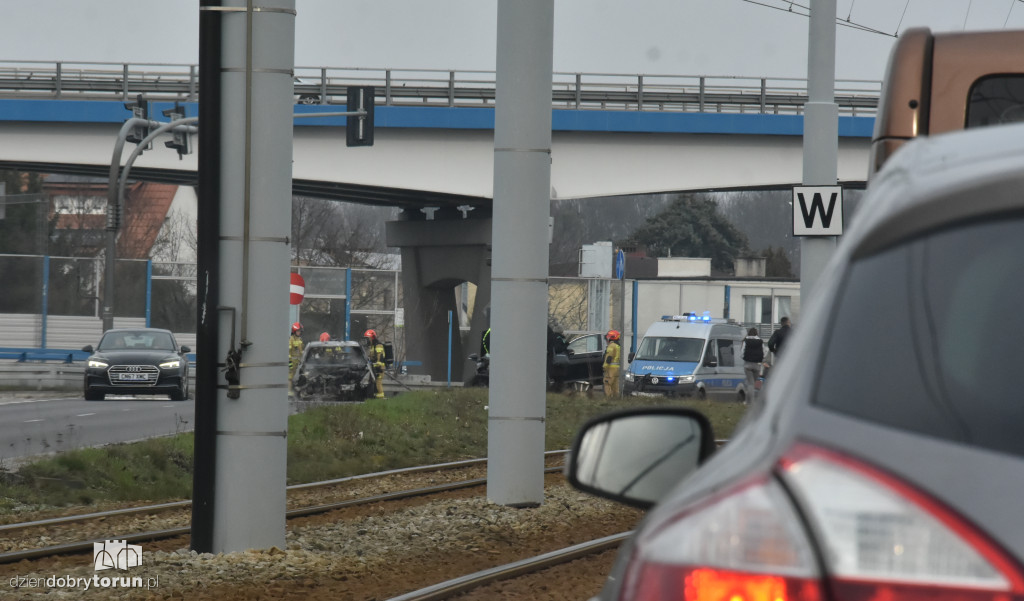 Pożar samochodu przy nowym moście