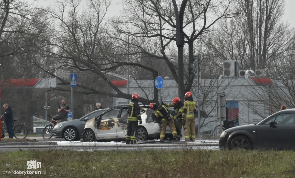 Pożar samochodu przy nowym moście