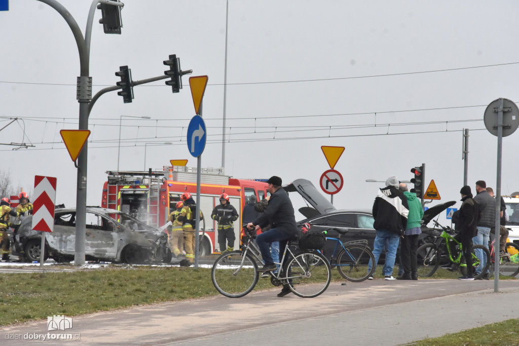 Pożar samochodu przy nowym moście