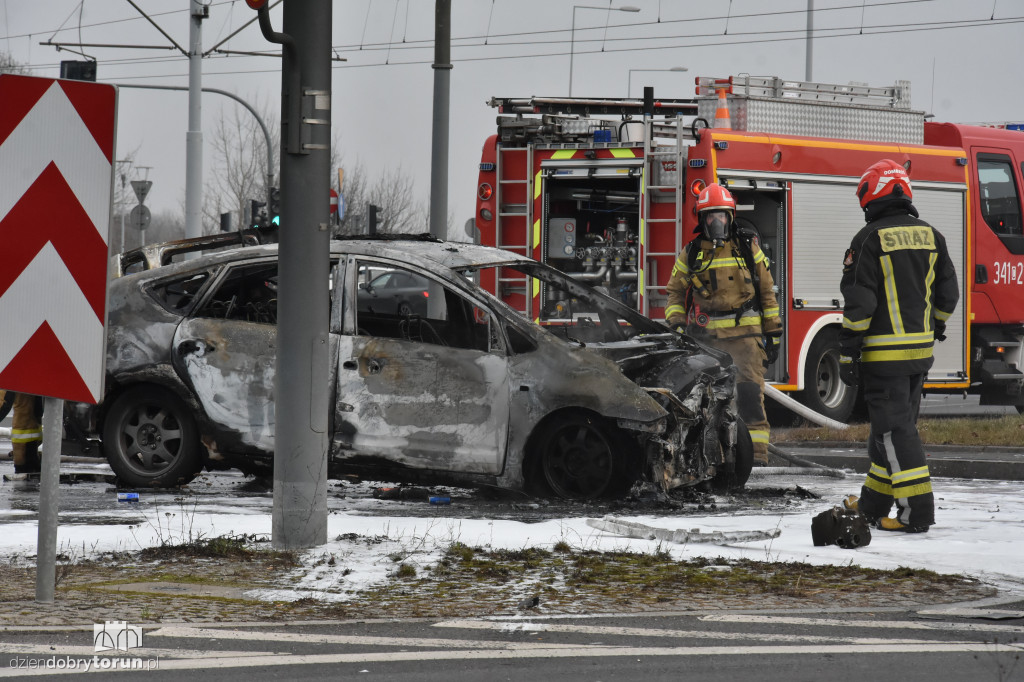 Pożar samochodu przy nowym moście