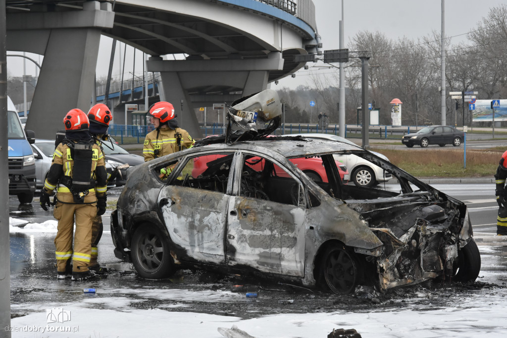 Pożar samochodu przy nowym moście