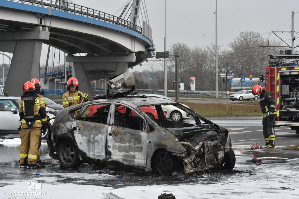 Pożar samochodu przy nowym moście