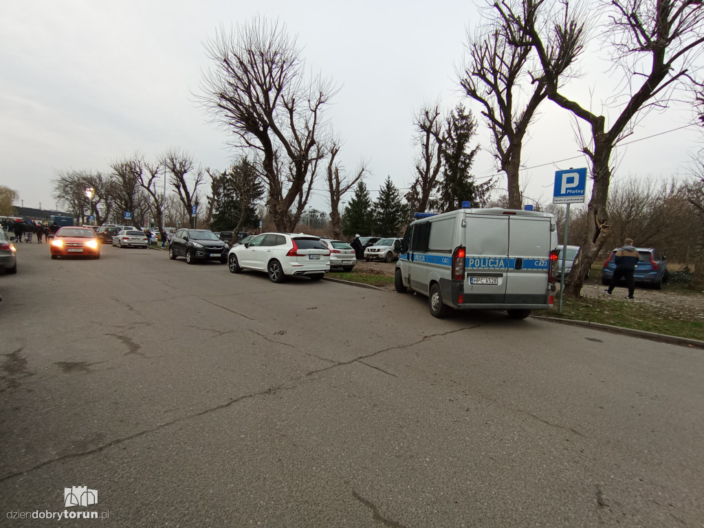 Mnóstwo policji na meczu Elany z Zawiszą