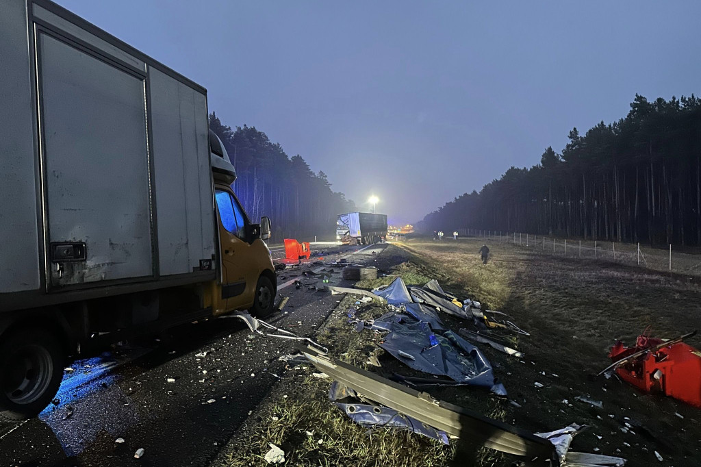 Drastycznie zdjęcia z karambolu na S10