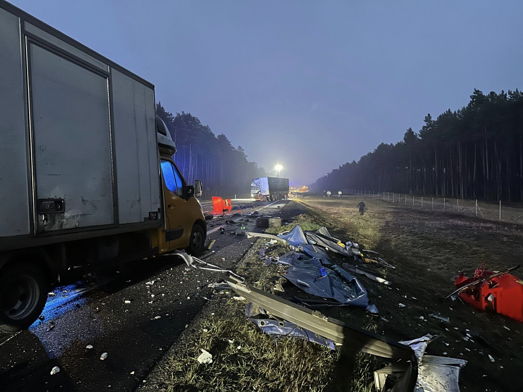 Drastycznie zdjęcia z karambolu na S10