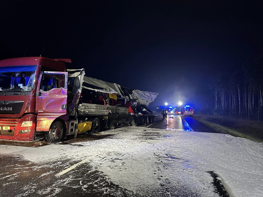 Drastycznie zdjęcia z karambolu na S10