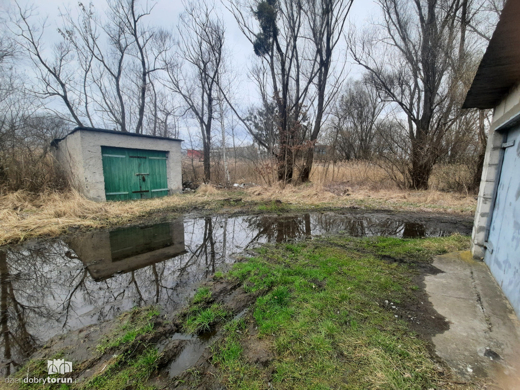 Zalane garaże na Mokrym