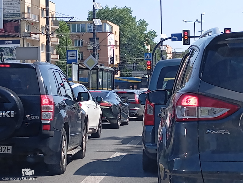 Awaria tramwaju na skrzyżowaniu w centrum Torunia