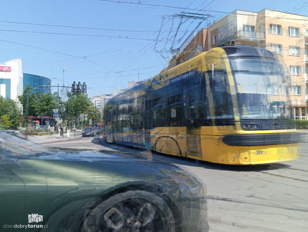 Awaria tramwaju na skrzyżowaniu w centrum Torunia