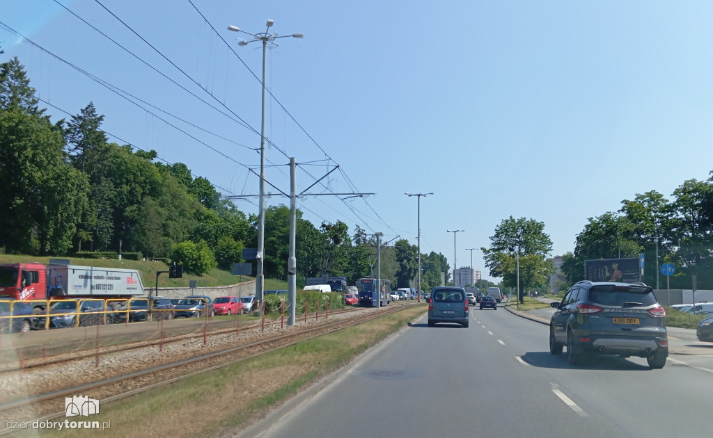 Awaria tramwaju na skrzyżowaniu w centrum Torunia