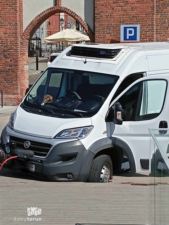 Duże zniszczenia pawilonu na bulwarach