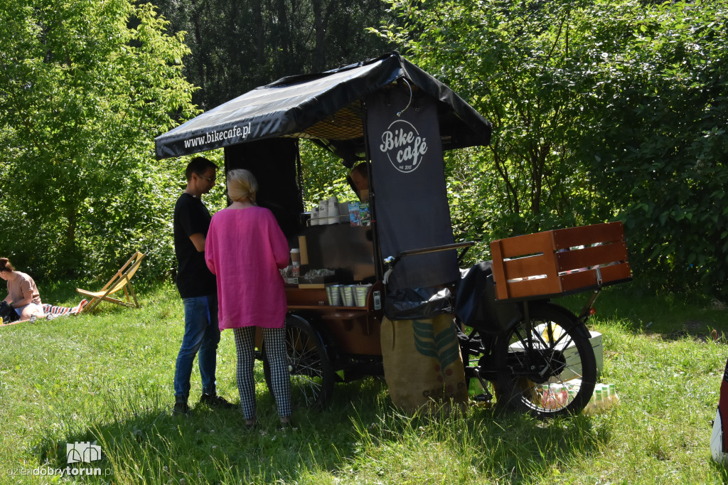 Sobotki poranek na Martówce - Śniadanie na trawie