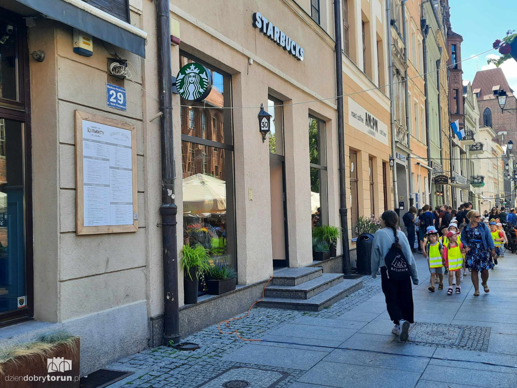 Otwarcie Starbucksa na starówce w Toruniu