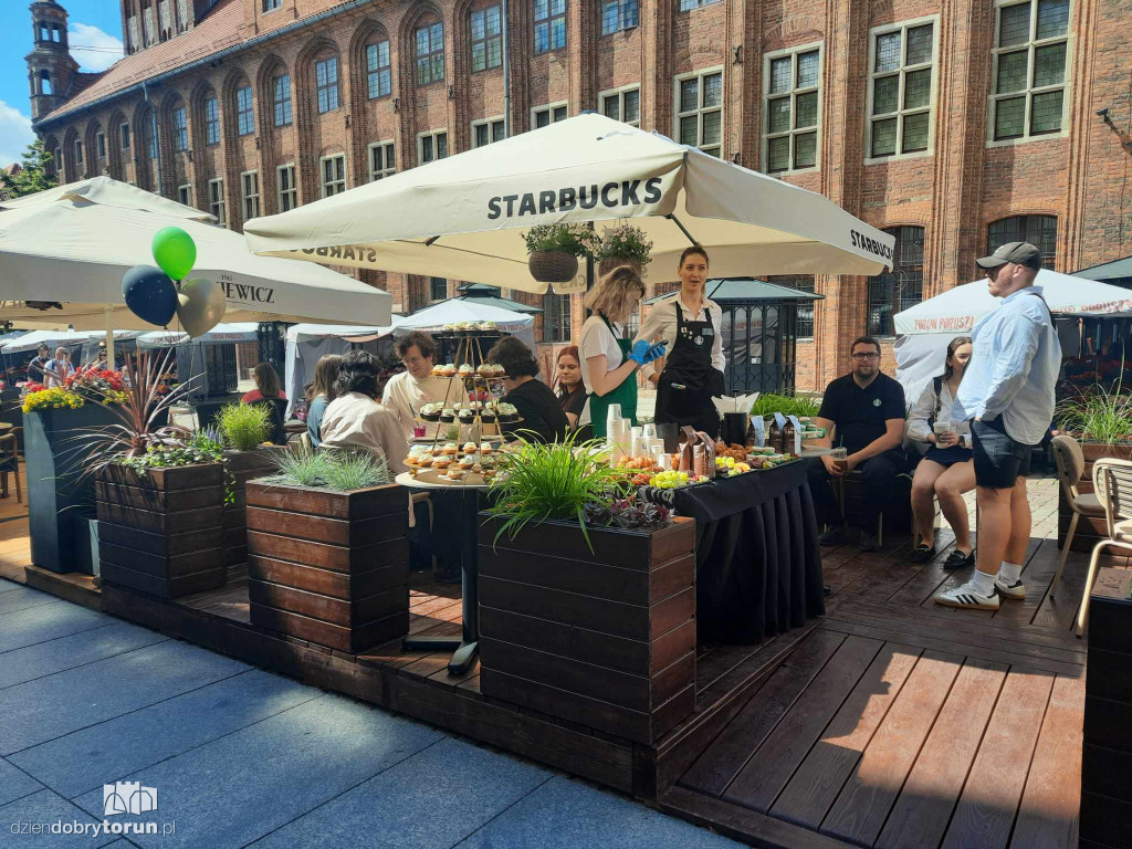 Otwarcie Starbucksa na starówce w Toruniu